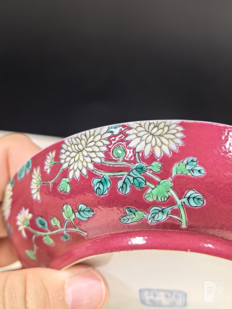清雍正 珐琅彩胭脂红地菊花纹小盘 - 图8